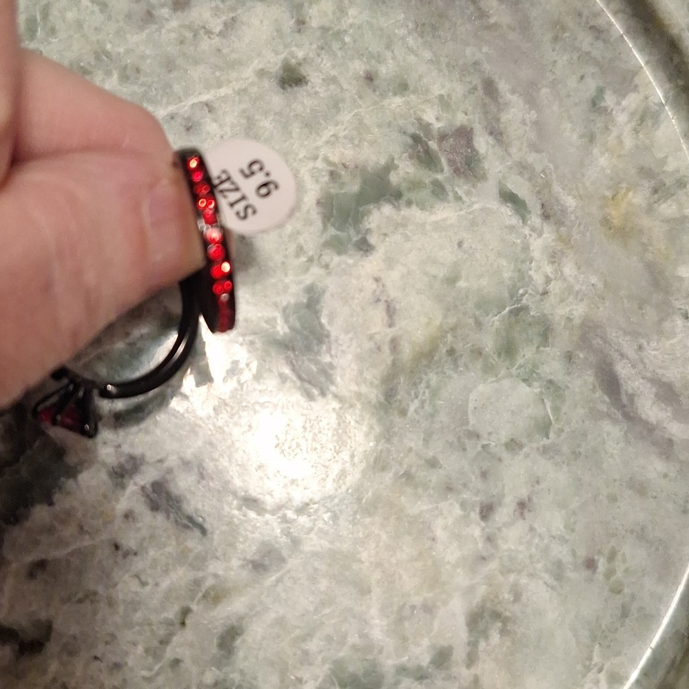 Elegant Goth Red and Black Women's Ring Set - Picture 7 of 8